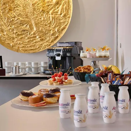 Western Regence 酒店 4*