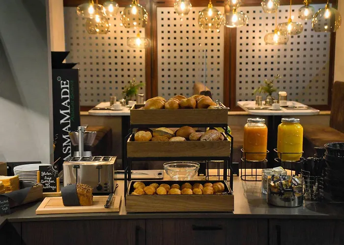 Western Regence 호텔 4*